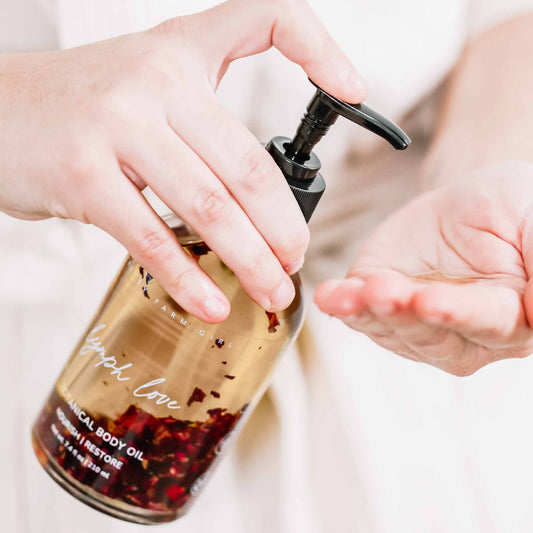 Pretty farm girl Lymph Love Body Oil for Massage