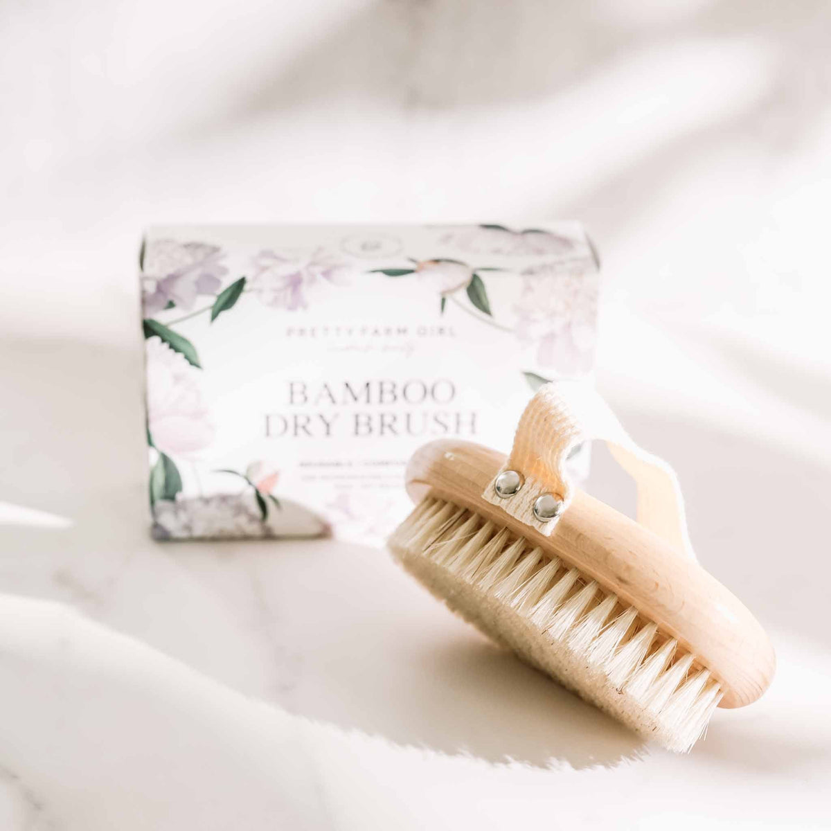 Pretty farm girl Dry Body Brush