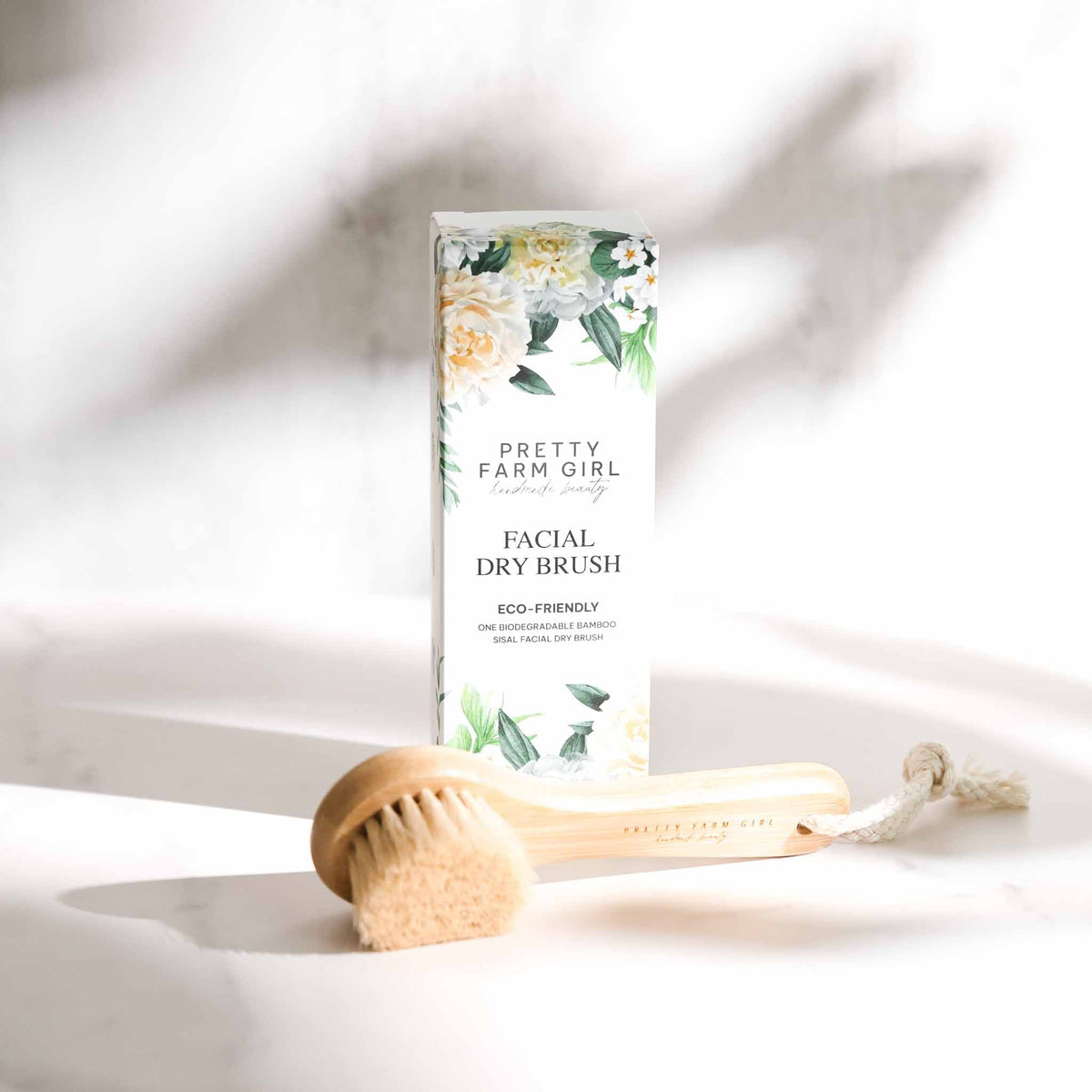 Pretty farm girl Dry Face Brush